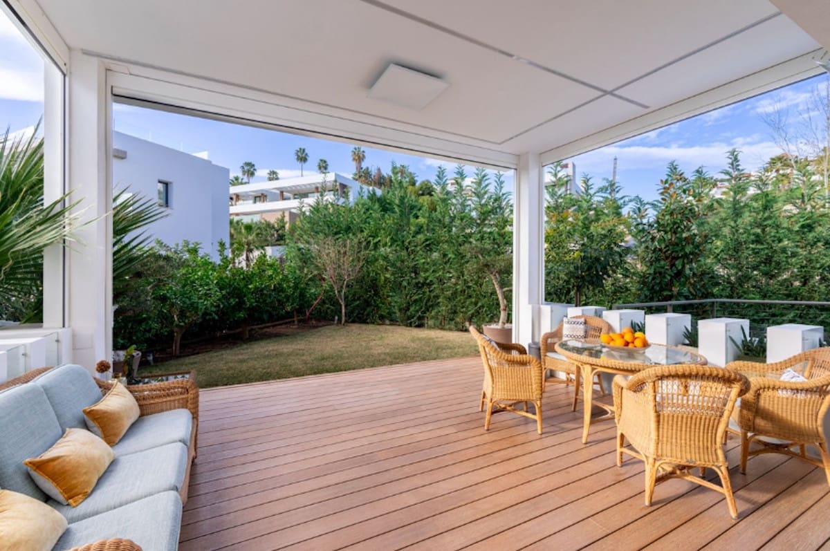 4 bedroom Villa for sale in Benahavis with garage - € 3,600,000 (Ref: 9131384)