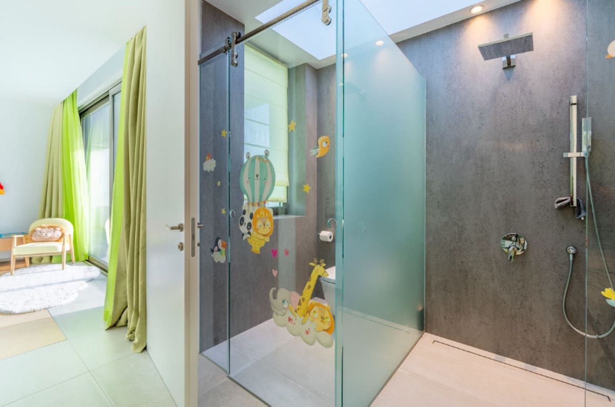 4 bedroom Villa for sale in Benahavis with garage - € 3,600,000 (Ref: 9131384)