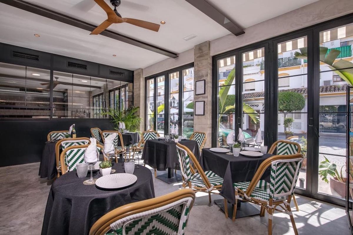 Comercial para venda em Benahavis - 1 390 000 € (Ref: 9131387)