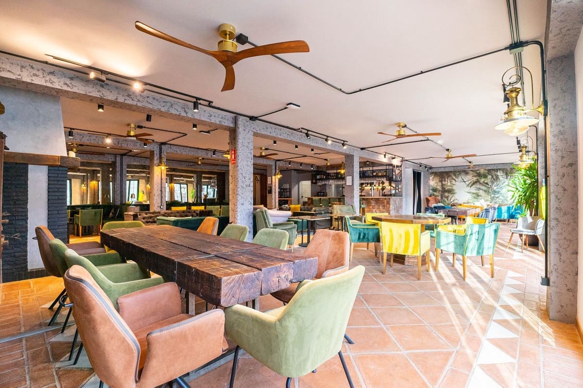 Comercial para venda em Benahavis - 1 390 000 € (Ref: 9131387)