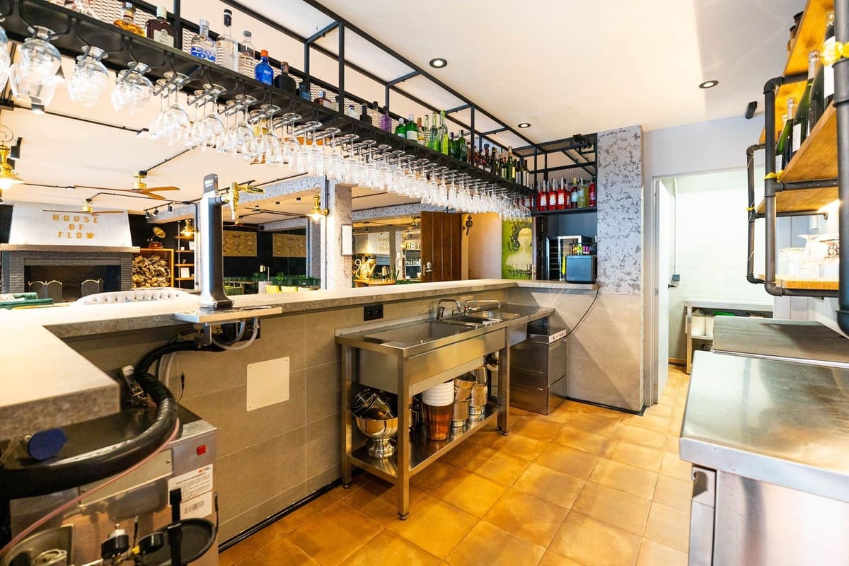 Comercial para venda em Benahavis - 1 390 000 € (Ref: 9131387)