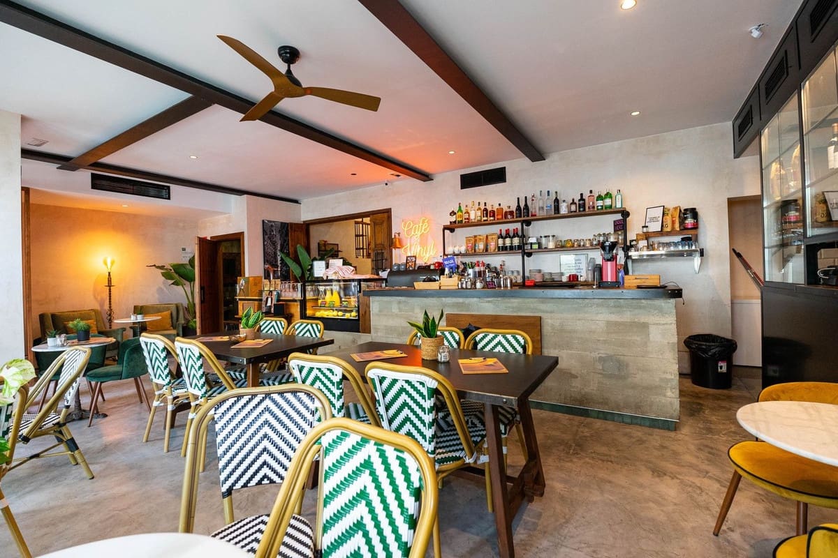 Comercial para venda em Benahavis - 1 390 000 € (Ref: 9131387)