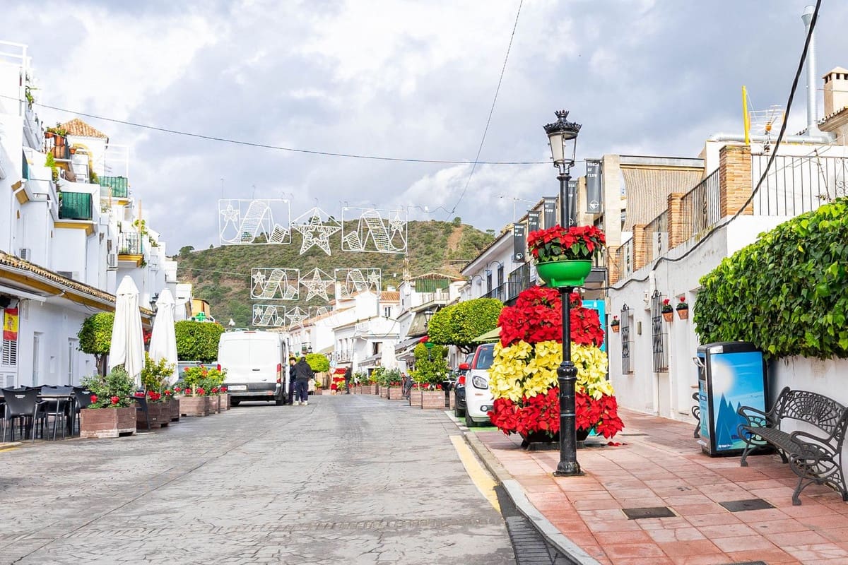 Comercial para venda em Benahavis - 1 390 000 € (Ref: 9131387)