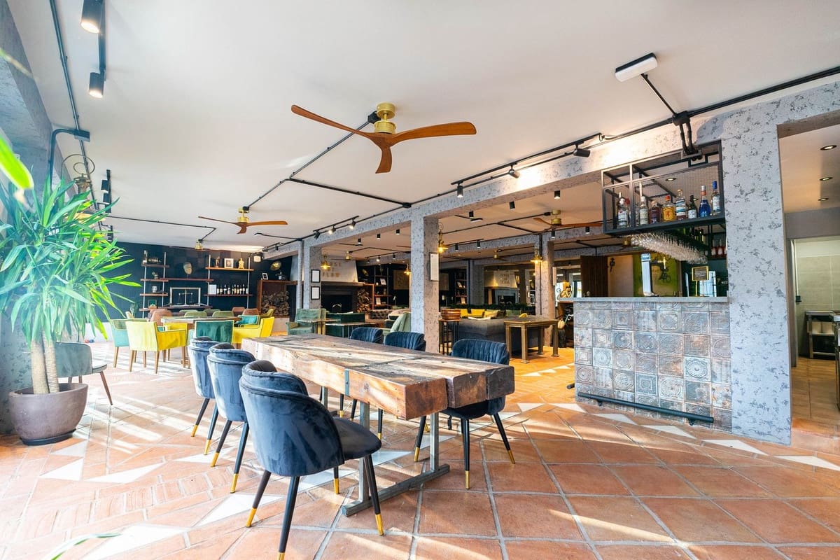 Comercial para venda em Benahavis - 1 390 000 € (Ref: 9131387)