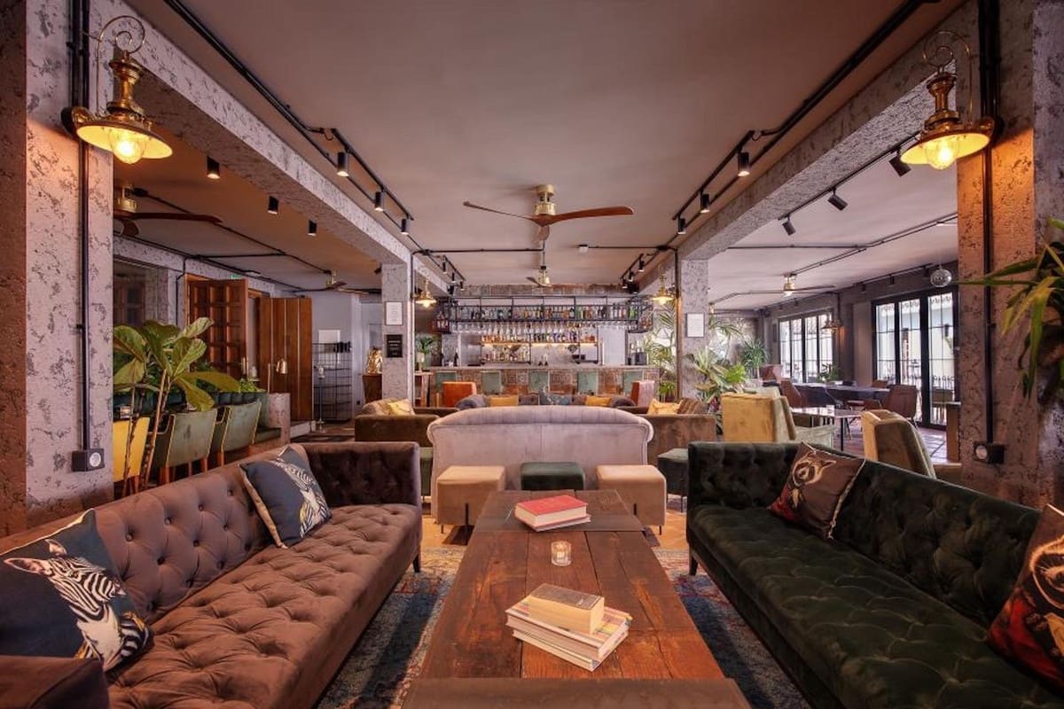 Comercial para venda em Benahavis - 1 390 000 € (Ref: 9131387)