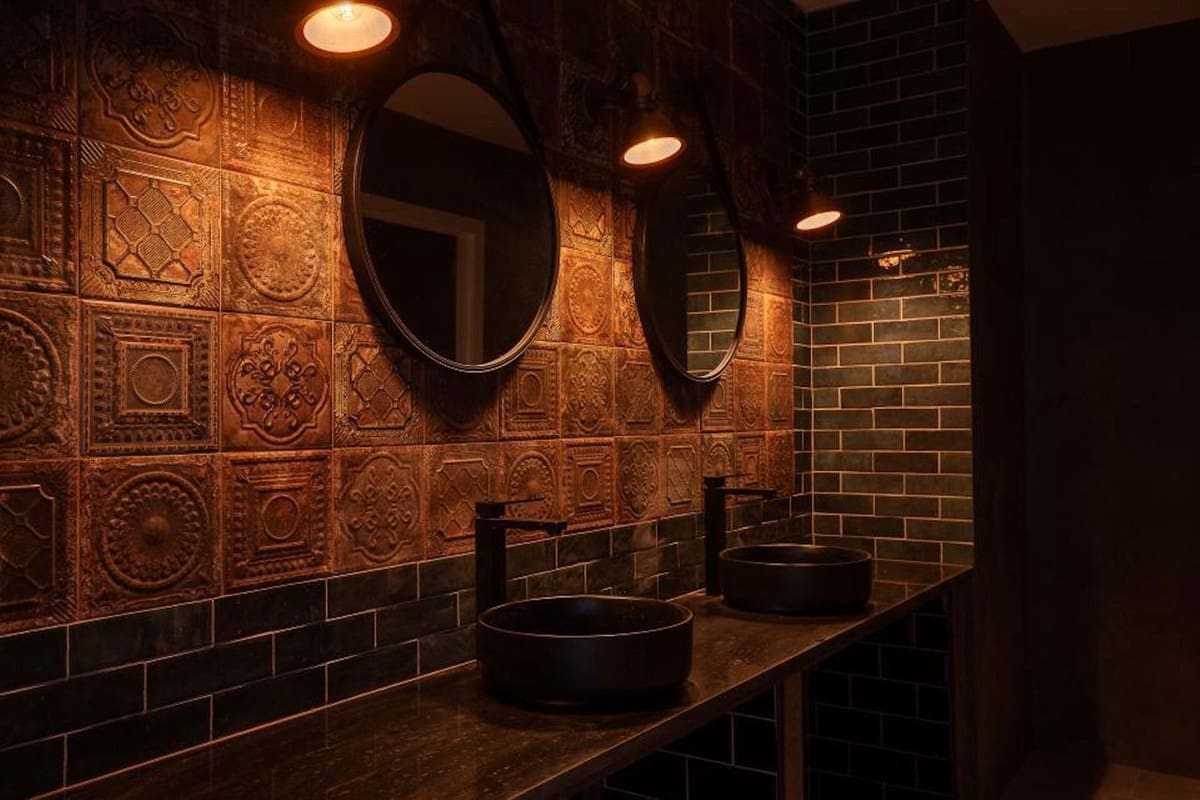 Comercial para venda em Benahavis - 1 390 000 € (Ref: 9131387)