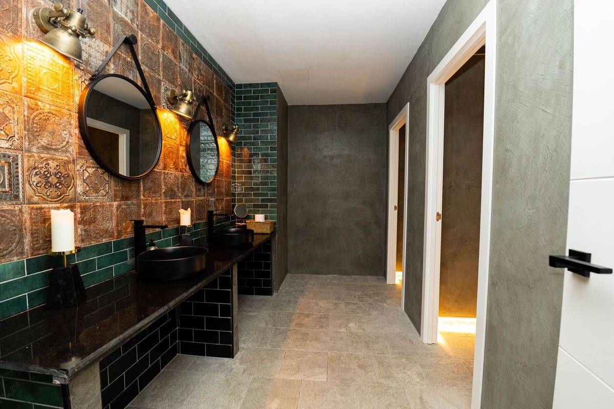 Comercial para venda em Benahavis - 1 390 000 € (Ref: 9131387)