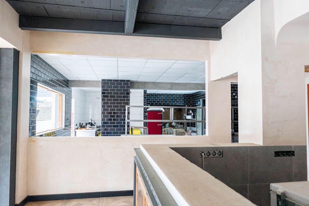 Comercial para venda em Benahavis - 1 390 000 € (Ref: 9131387)