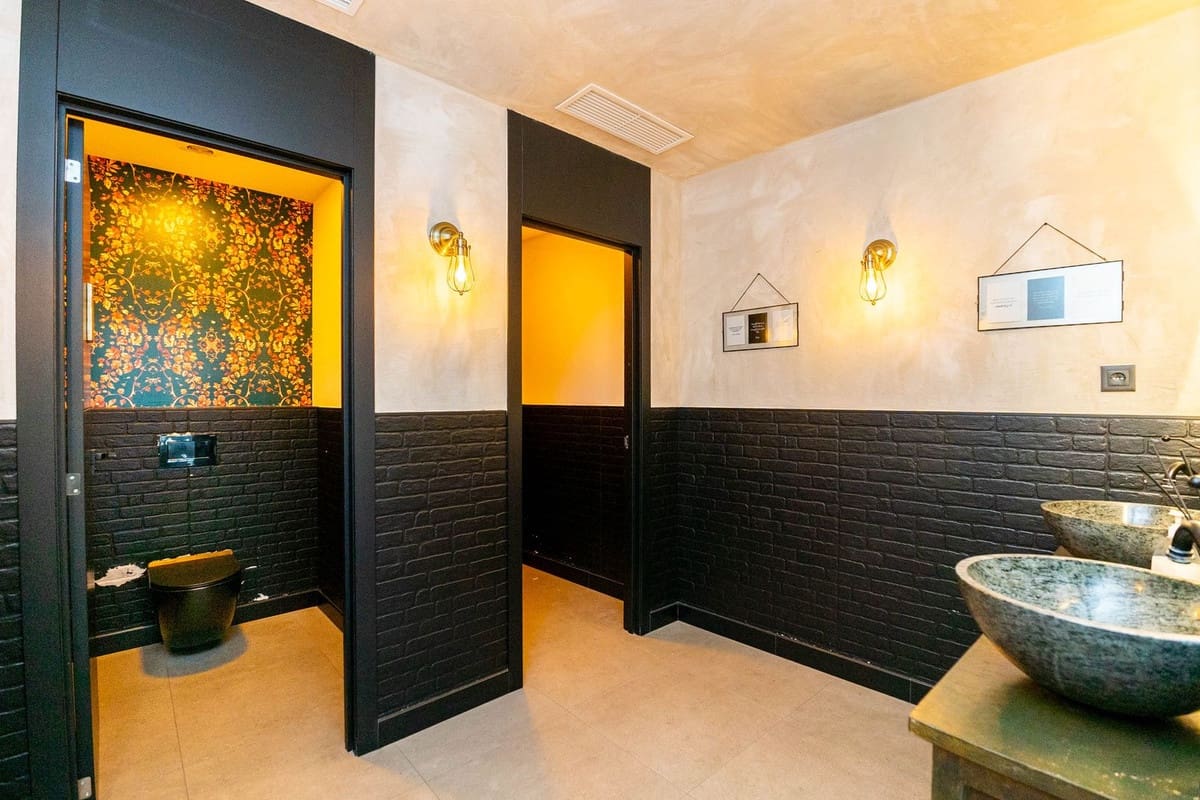 Comercial para venda em Benahavis - 1 390 000 € (Ref: 9131387)