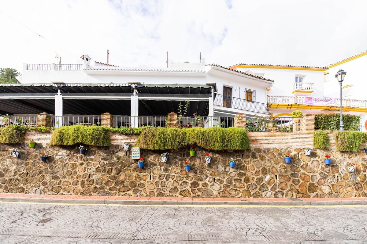Comercial para venda em Benahavis - 1 390 000 € (Ref: 9131387)