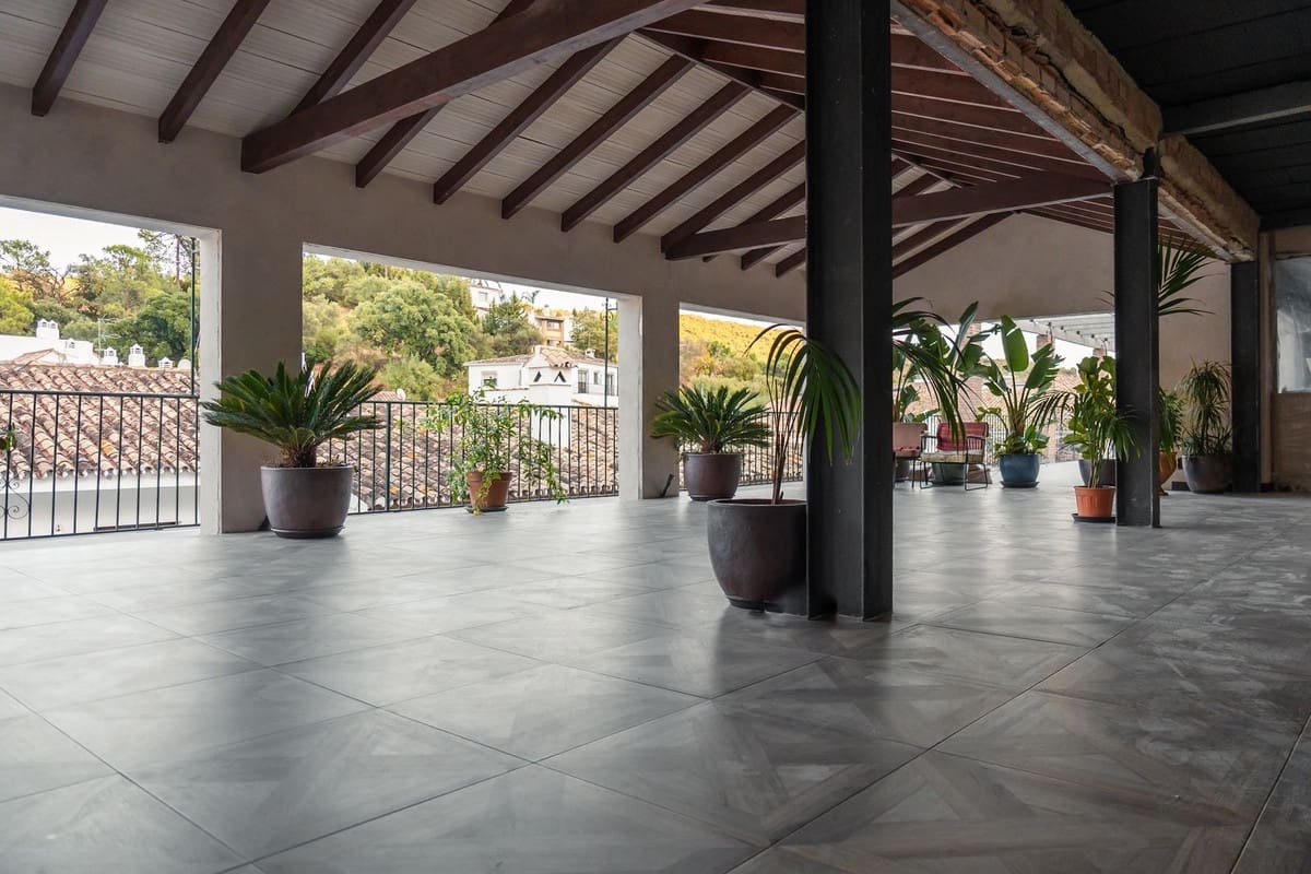 Comercial para venda em Benahavis - 1 390 000 € (Ref: 9131387)