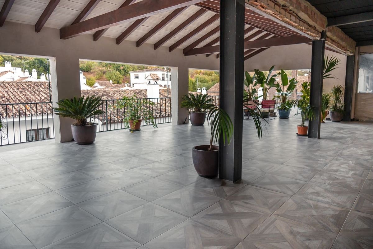 Comercial para venda em Benahavis - 1 390 000 € (Ref: 9131387)