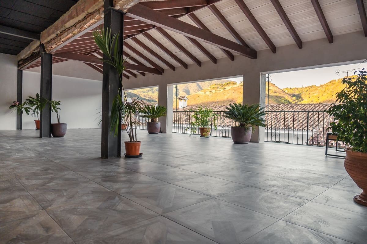 Comercial para venda em Benahavis - 1 390 000 € (Ref: 9131387)