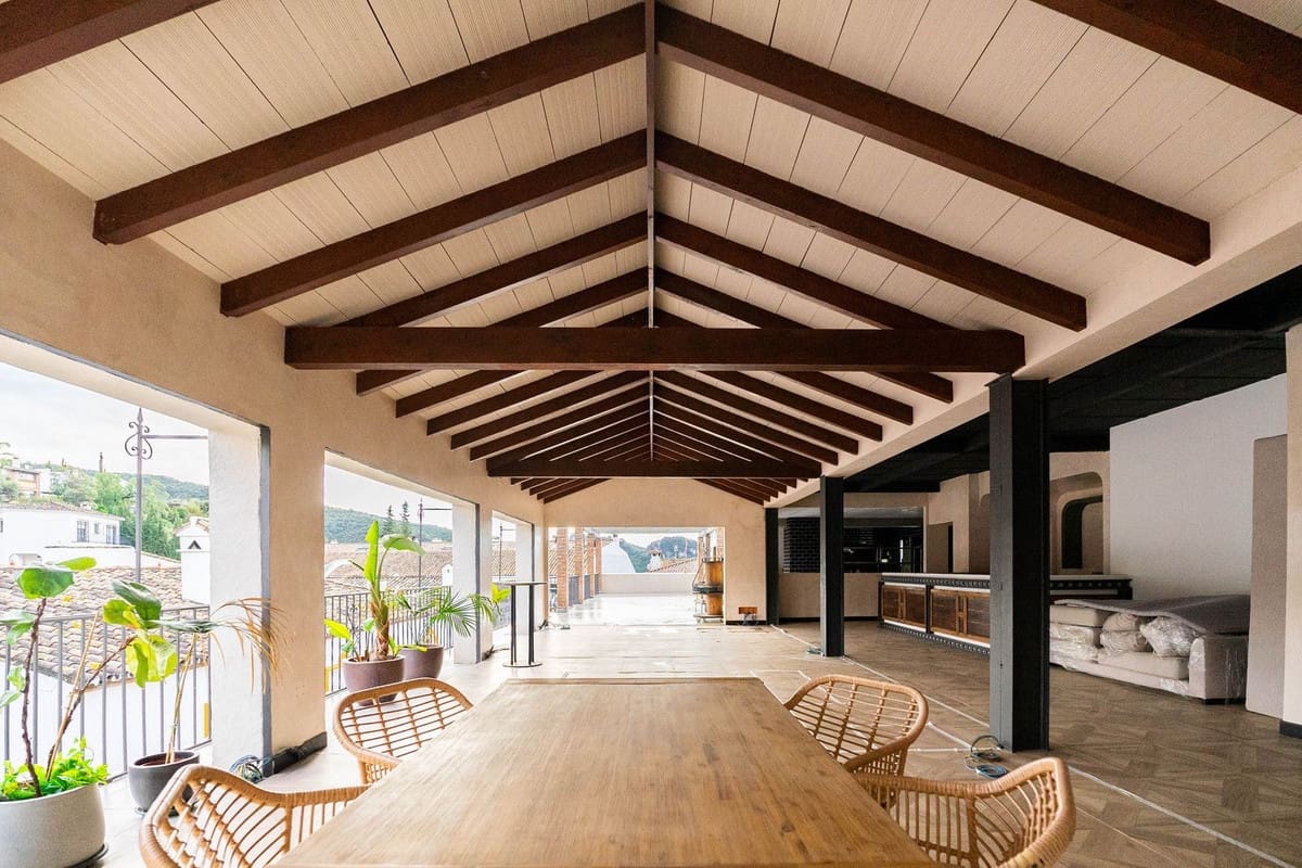 Comercial para venda em Benahavis - 1 390 000 € (Ref: 9131387)