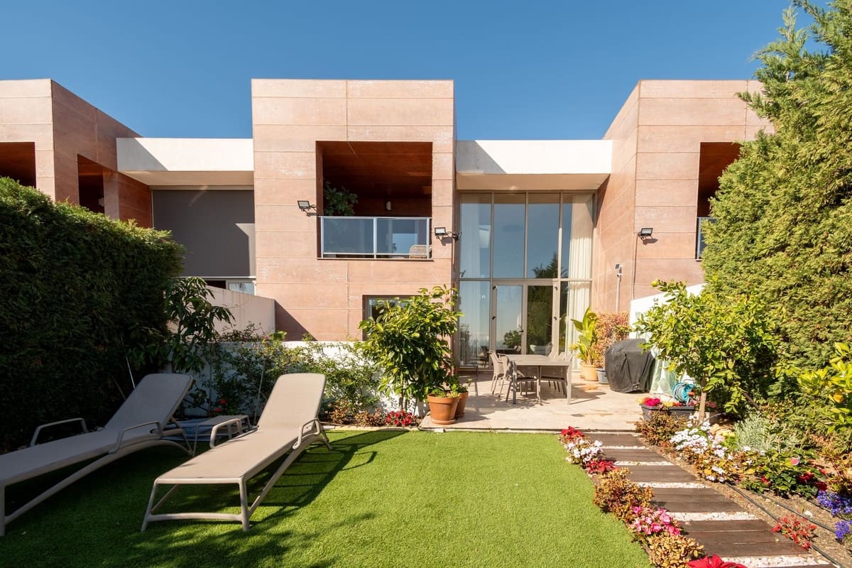 4 quarto Casa em Banda para venda em Benahavis com garagem - 850 000 € (Ref: 9131390)