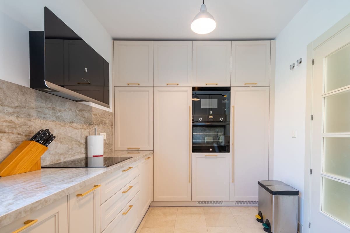 4 quarto Casa em Banda para venda em Benahavis com garagem - 850 000 € (Ref: 9131390)