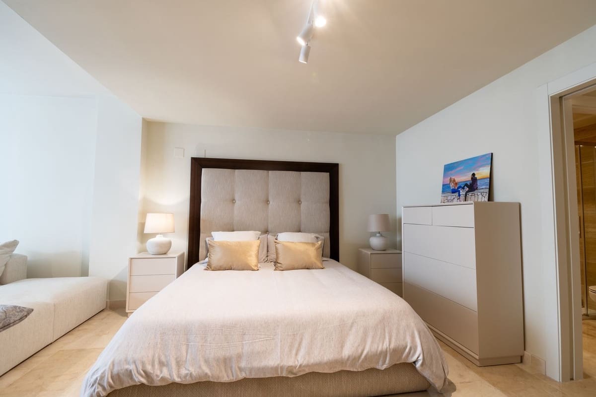 4 quarto Casa em Banda para venda em Benahavis com garagem - 850 000 € (Ref: 9131390)