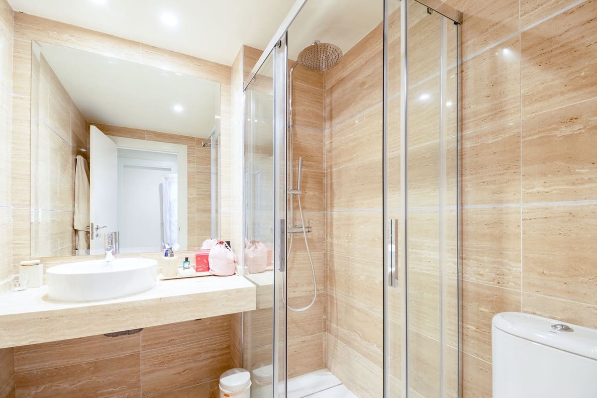 4 quarto Casa em Banda para venda em Benahavis com garagem - 850 000 € (Ref: 9131390)