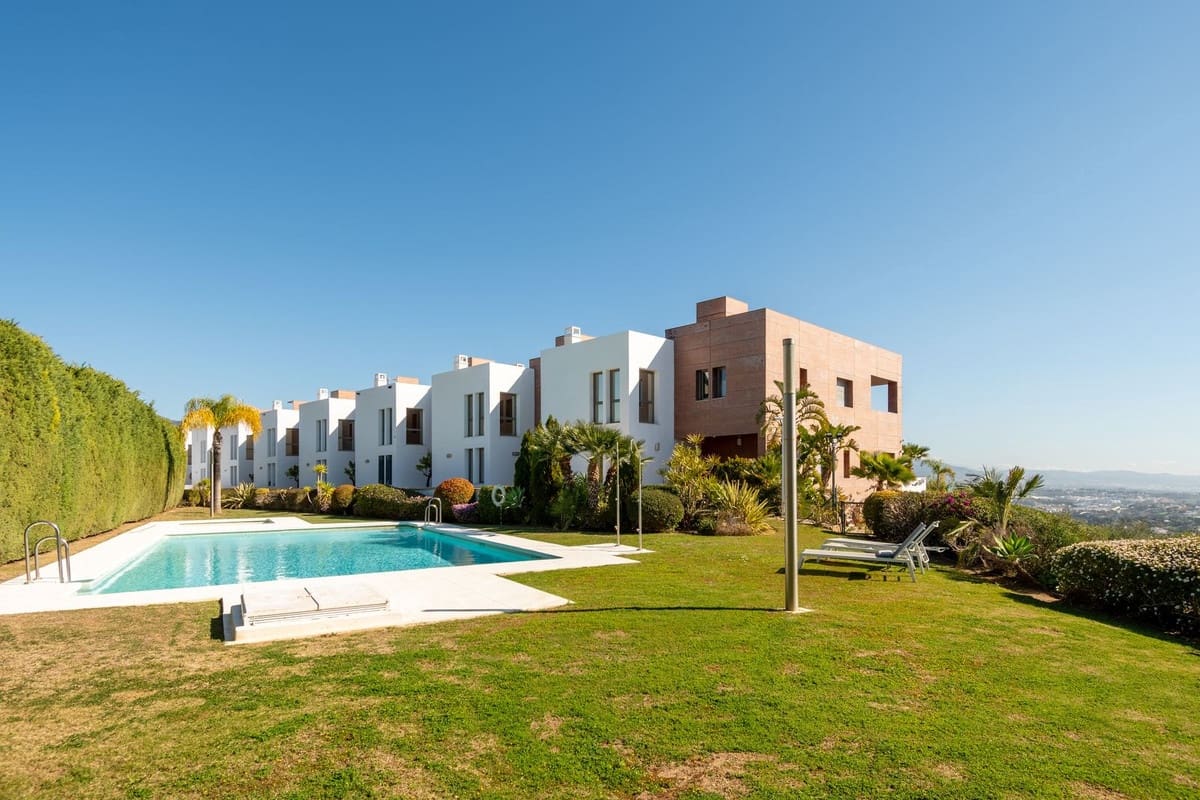 4 quarto Casa em Banda para venda em Benahavis com garagem - 850 000 € (Ref: 9131390)