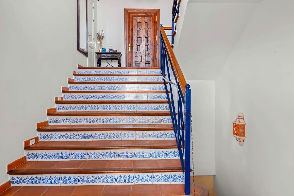 7 bedroom Villa for sale in Benahavis with garage - € 4,500,000 (Ref: 9131394)