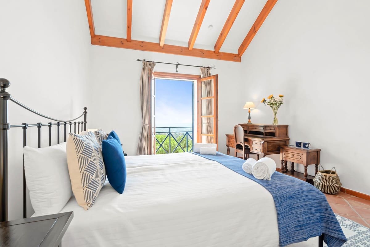 7 bedroom Villa for sale in Benahavis with garage - € 4,500,000 (Ref: 9131394)