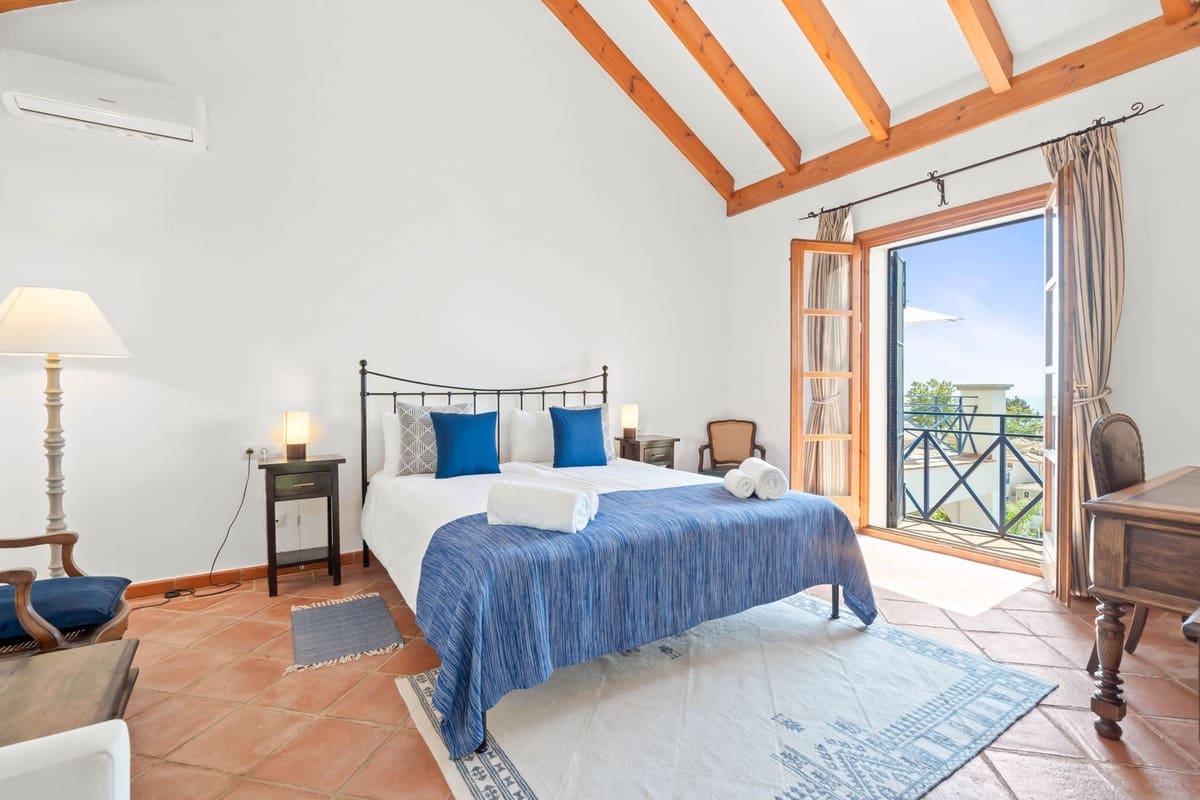 7 bedroom Villa for sale in Benahavis with garage - € 4,500,000 (Ref: 9131394)