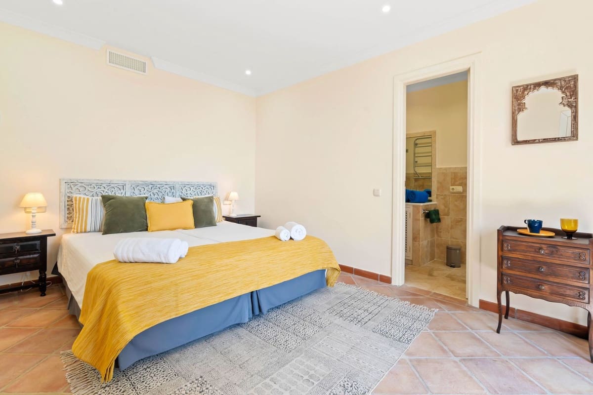 7 bedroom Villa for sale in Benahavis with garage - € 4,500,000 (Ref: 9131394)