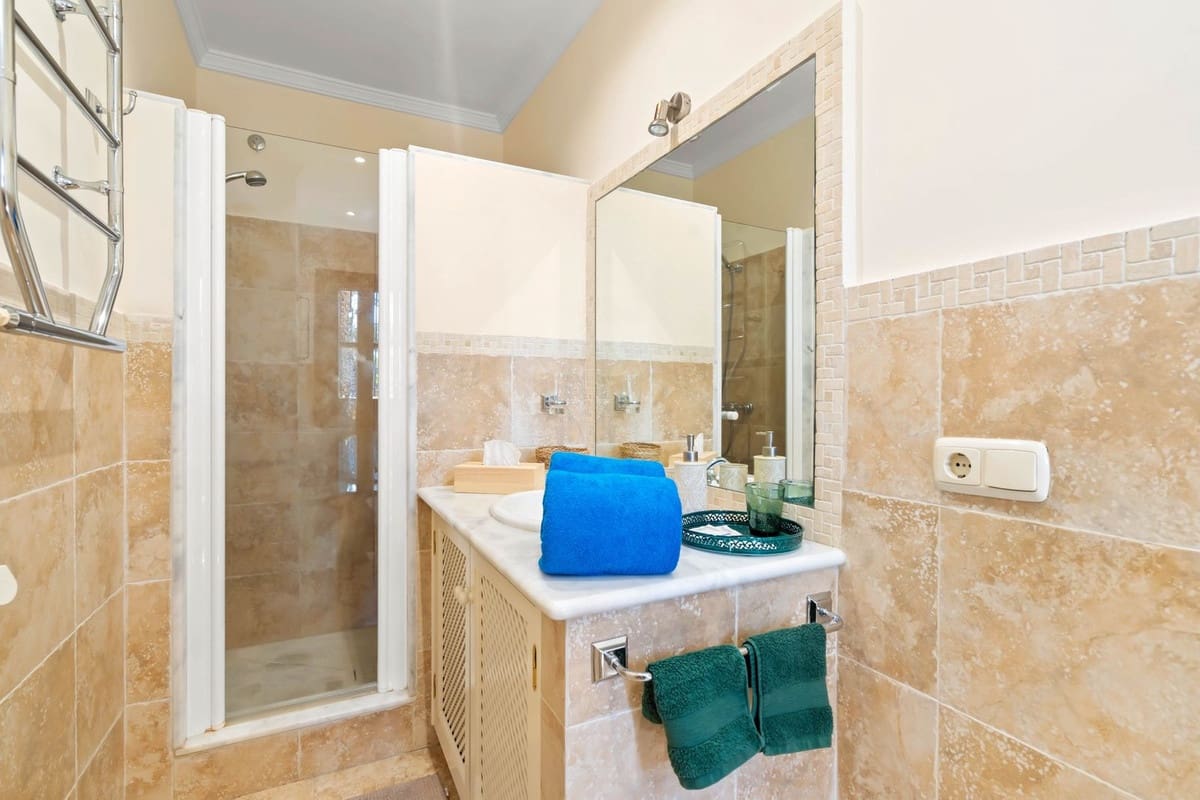 7 bedroom Villa for sale in Benahavis with garage - € 4,500,000 (Ref: 9131394)