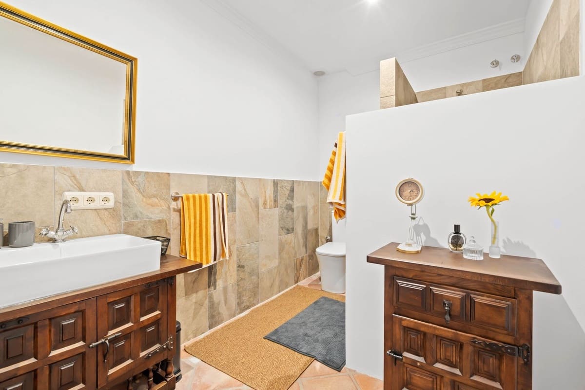 7 bedroom Villa for sale in Benahavis with garage - € 4,500,000 (Ref: 9131394)