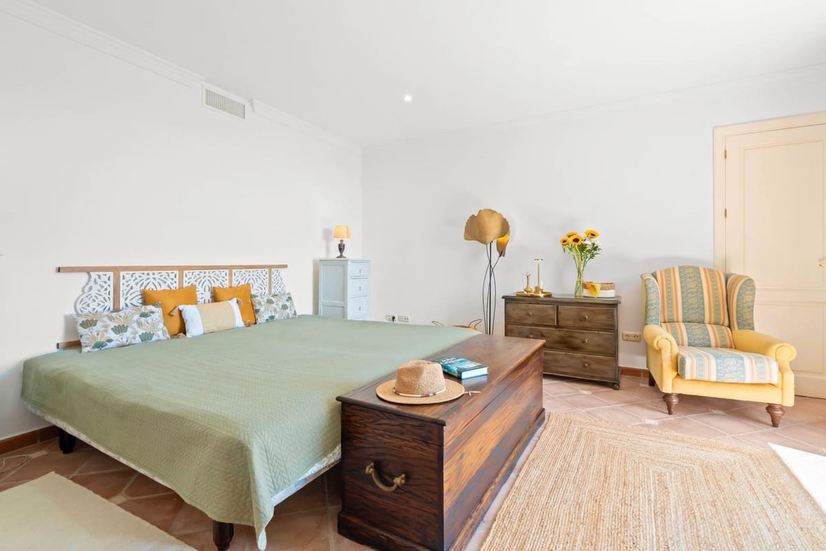 7 bedroom Villa for sale in Benahavis with garage - € 4,500,000 (Ref: 9131394)