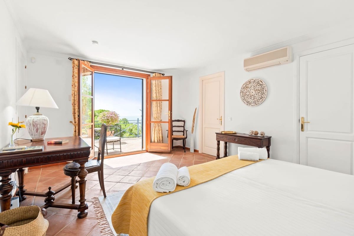 7 bedroom Villa for sale in Benahavis with garage - € 4,500,000 (Ref: 9131394)