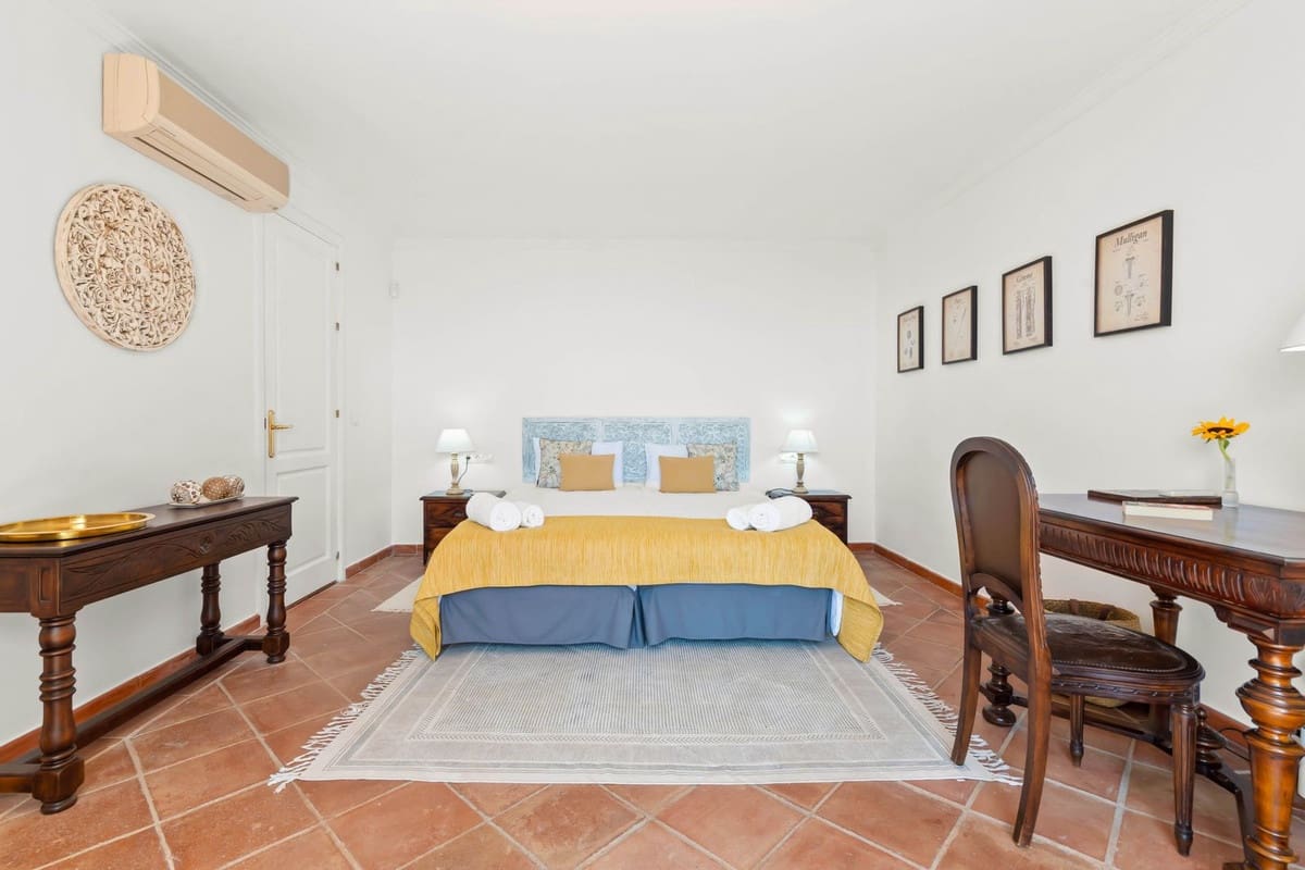 7 bedroom Villa for sale in Benahavis with garage - € 4,500,000 (Ref: 9131394)