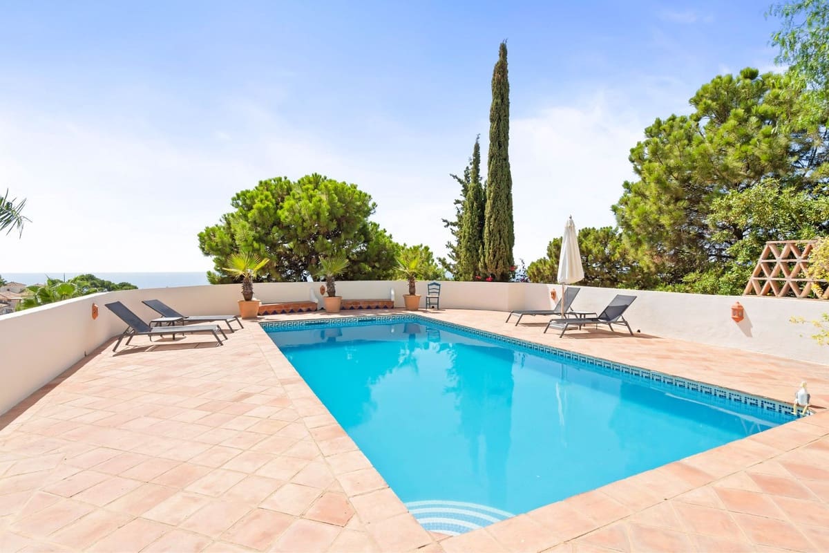 7 bedroom Villa for sale in Benahavis with garage - € 4,500,000 (Ref: 9131394)