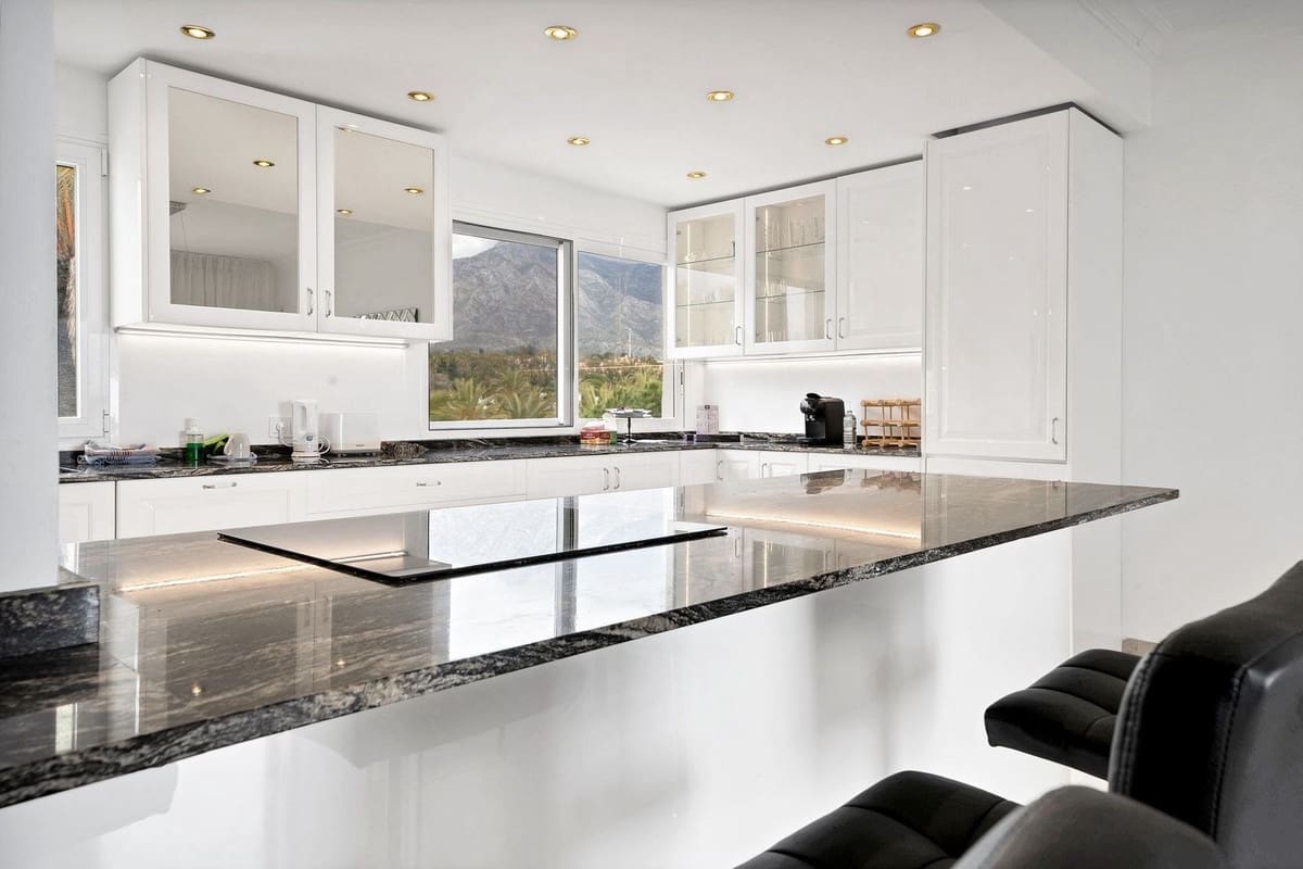 3 soverom Leilighet til salgs i Marbella med garasje - € 3 950 000 (Ref: 9131395)