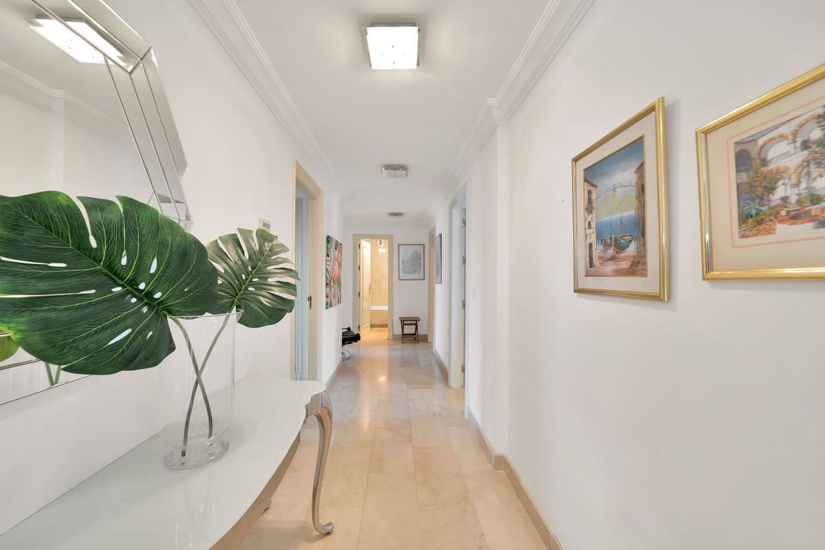 3 soverom Leilighet til salgs i Marbella med garasje - € 3 950 000 (Ref: 9131395)