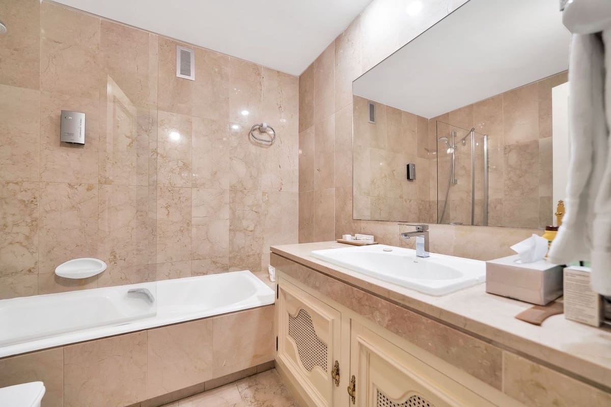 3 soverom Leilighet til salgs i Marbella med garasje - € 3 950 000 (Ref: 9131395)