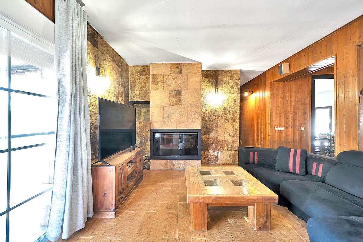 7 bedroom Villa for sale in Marbella - € 3,250,000 (Ref: 9131396)