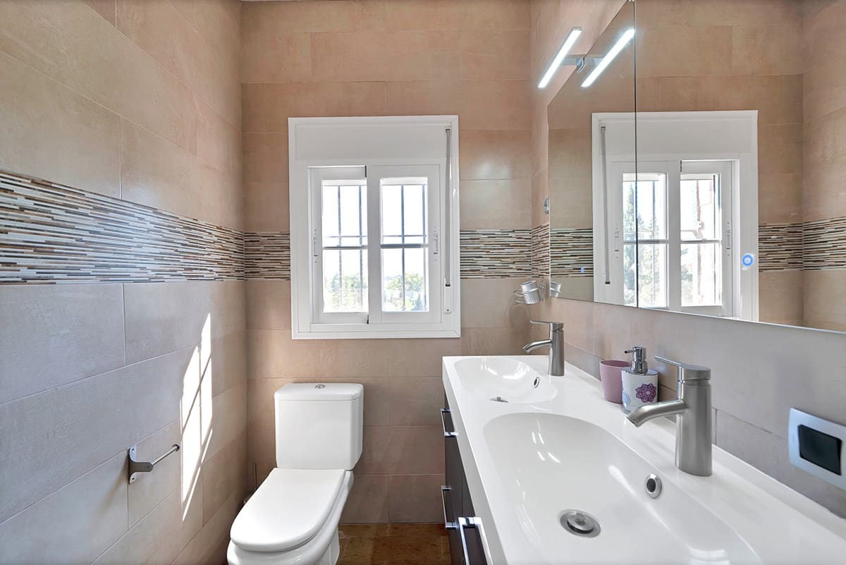 7 bedroom Villa for sale in Marbella - € 3,250,000 (Ref: 9131396)