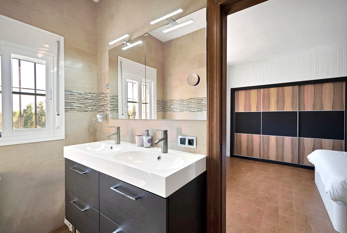 7 bedroom Villa for sale in Marbella - € 3,250,000 (Ref: 9131396)