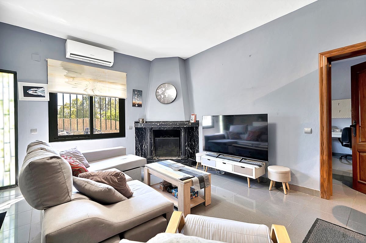 7 bedroom Villa for sale in Marbella - € 3,250,000 (Ref: 9131396)