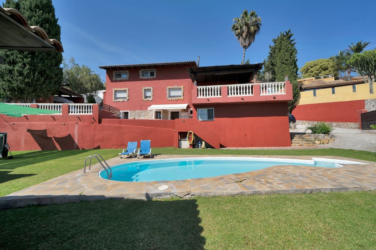 7 bedroom Villa for sale in Marbella - € 3,250,000 (Ref: 9131396)
