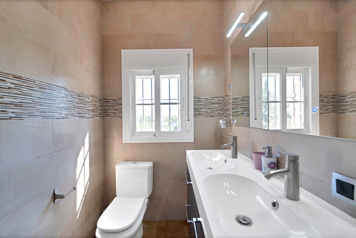 7 bedroom Villa for sale in Marbella - € 3,250,000 (Ref: 9131396)