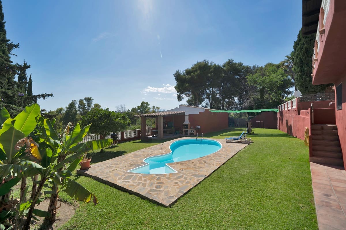 7 bedroom Villa for sale in Marbella - € 3,250,000 (Ref: 9131396)
