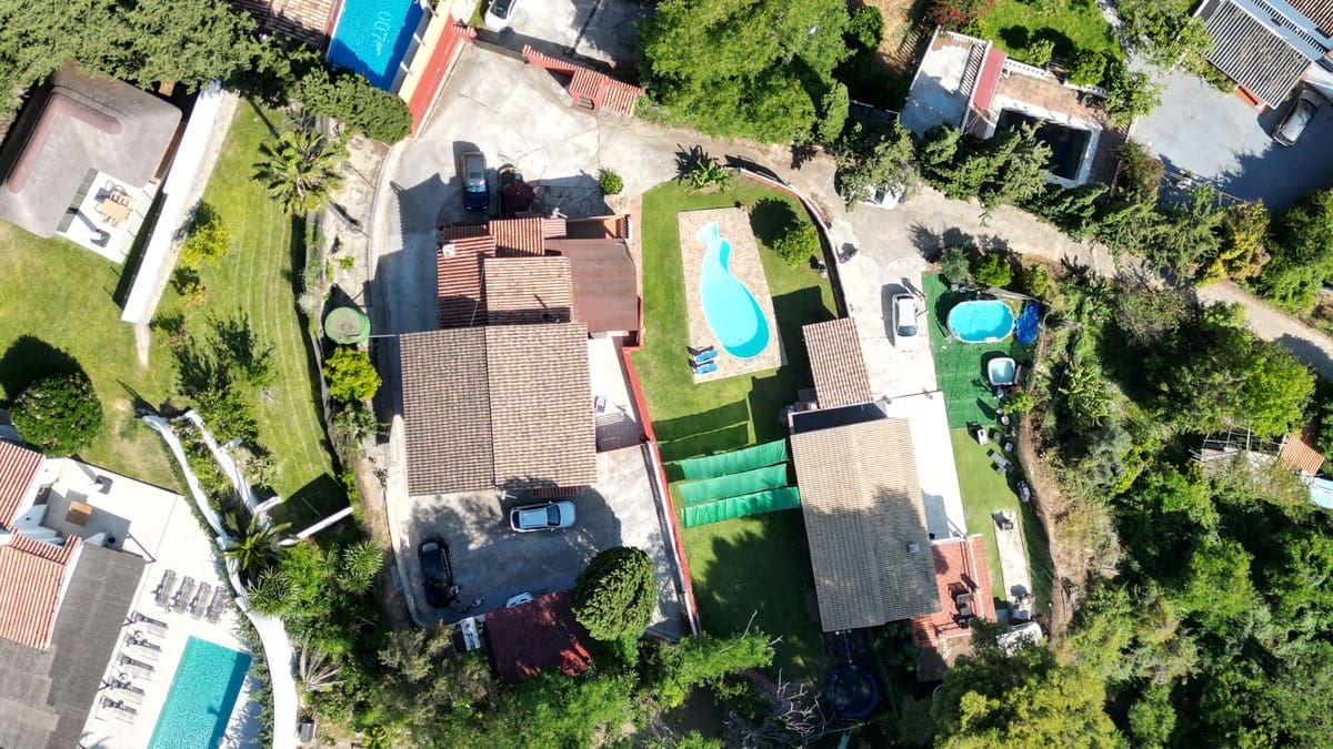 7 bedroom Villa for sale in Marbella - € 3,250,000 (Ref: 9131396)