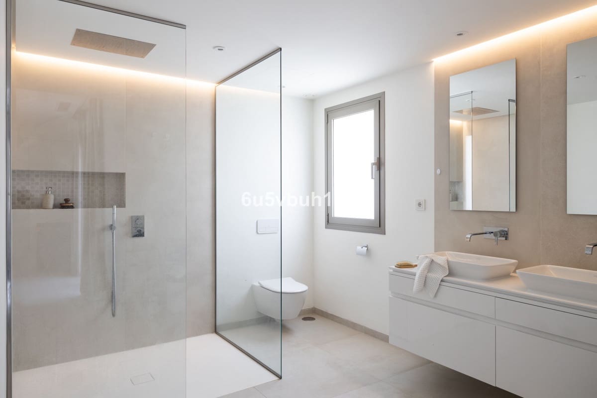 2 bedroom Apartment for sale in Marbella with garage - € 1,190,000 (Ref: 9131401)