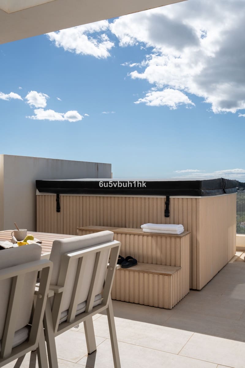 2 bedroom Apartment for sale in Marbella with garage - € 1,190,000 (Ref: 9131401)