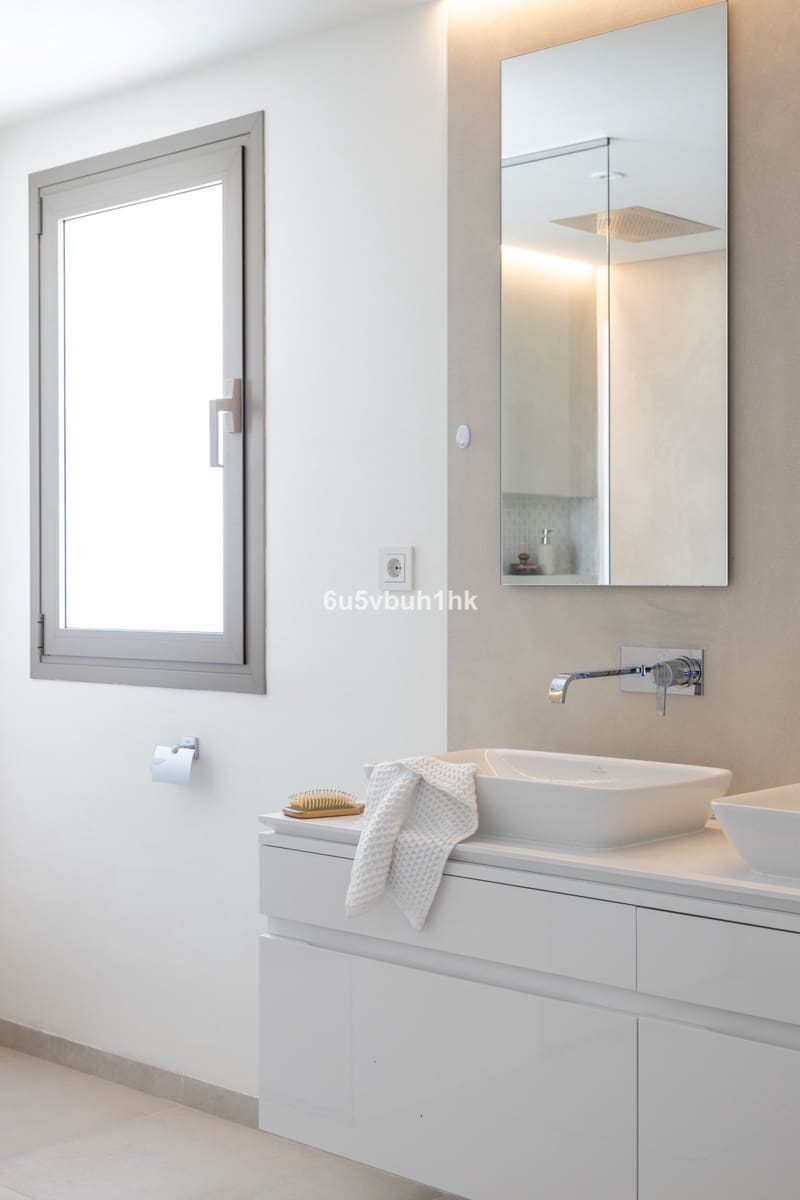 2 bedroom Apartment for sale in Marbella with garage - € 1,060,000 (Ref: 9131401)