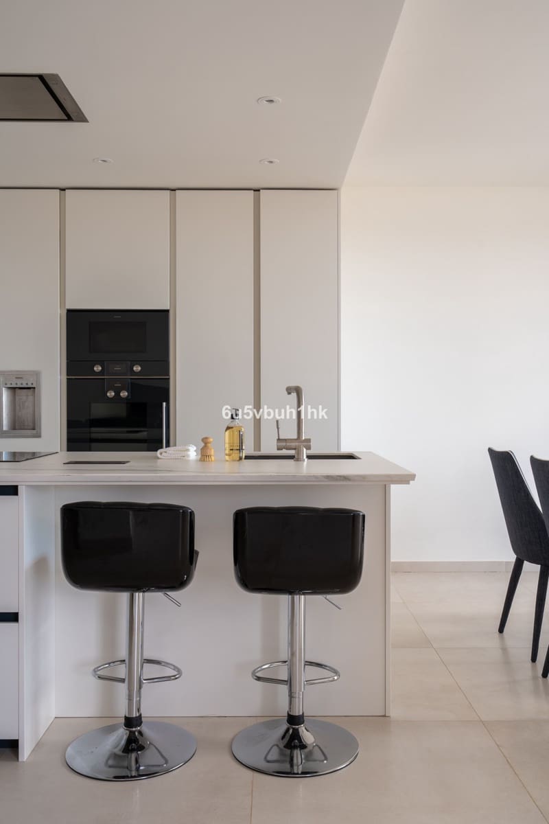 2 bedroom Apartment for sale in Marbella with garage - € 1,060,000 (Ref: 9131401)