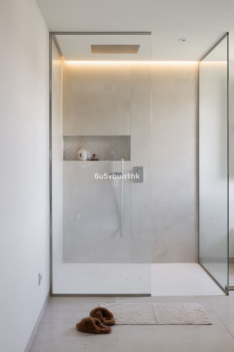 2 bedroom Apartment for sale in Marbella with garage - € 1,060,000 (Ref: 9131401)