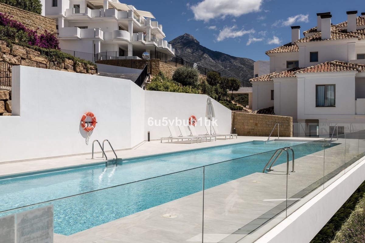 2 bedroom Apartment for sale in Marbella with garage - € 1,060,000 (Ref: 9131401)